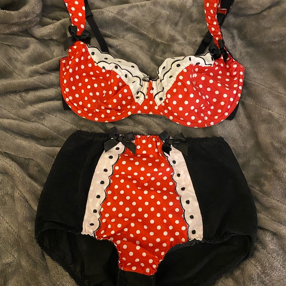 Curvy Minnie Bra & Panty set from Buttress and Snatch 30FF Uk/30G US